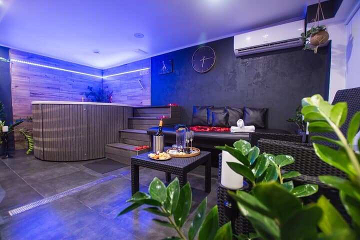 Private Spa with Jacuzzi and Sauna - BLACK ZONE