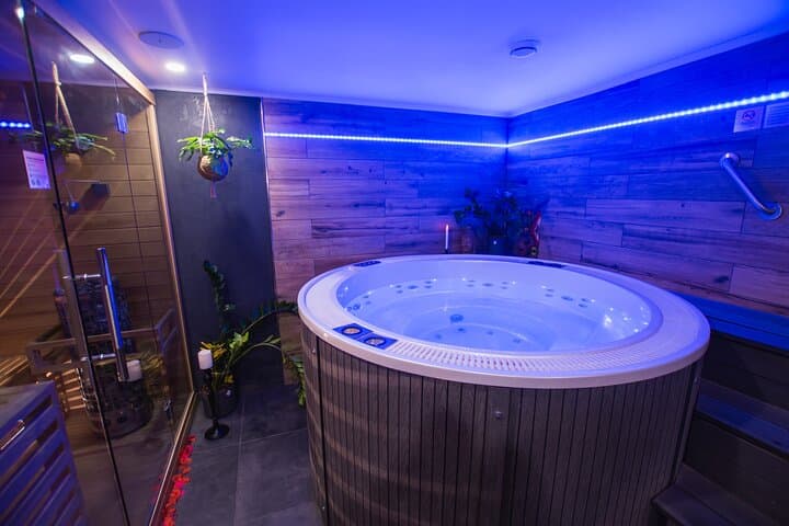 Private Spa with Jacuzzi and Sauna - BLACK ZONE