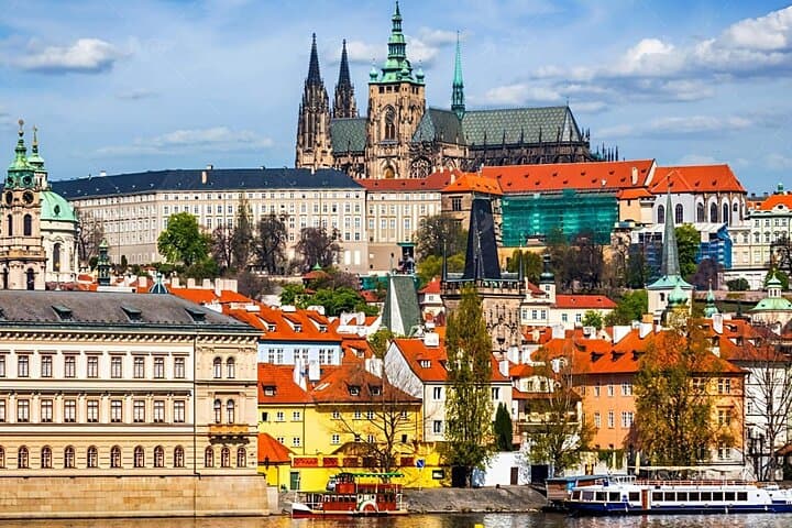 Transfers and driving tours in Prague and Czech Republic