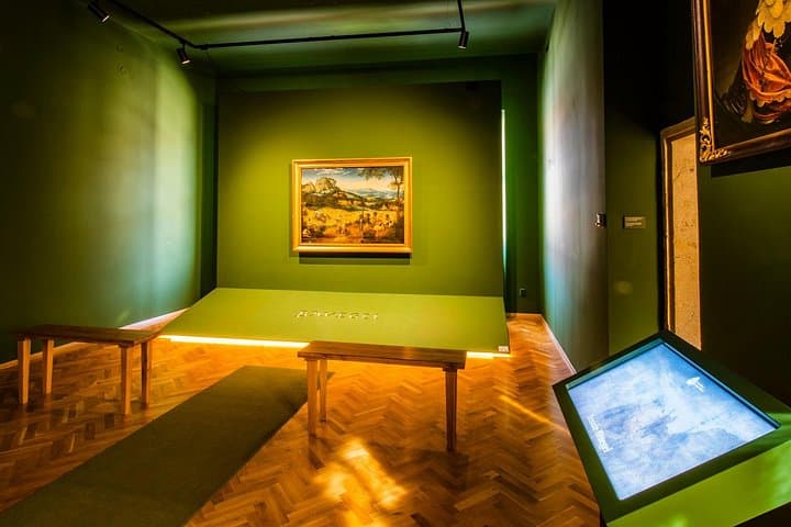 Among the collection of approximately 1,500 paintings are world-famous Old Masters by Pieter Bruegel the Elder,
Canaletto and Velasquez