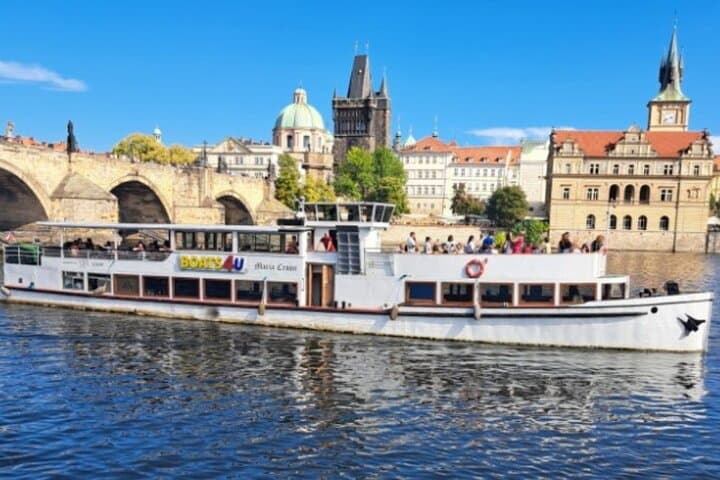 Shared Prague Vltava Boat Trip with 2 drinks included
