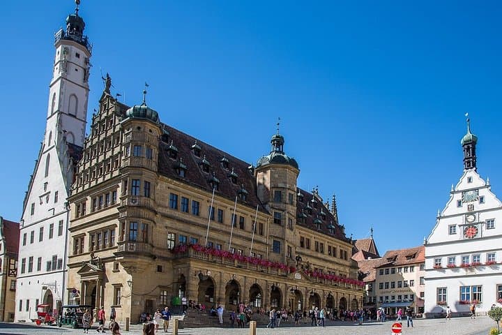 Prague to Frankfurt Private Transfer with 2 hours of Sightseeing
