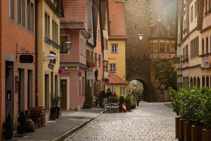 Prague to Frankfurt Private Transfer with 2 hours of Sightseeing