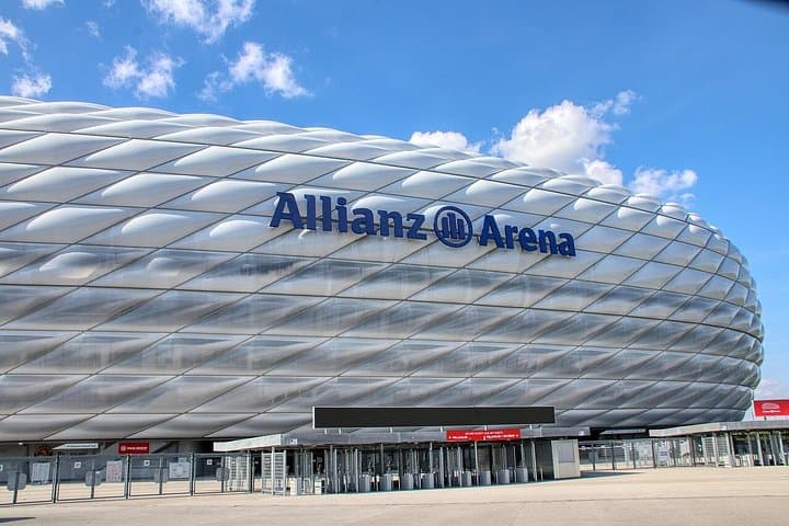 Prague to Munich Private Transfer with 2 hours of Sightseeing