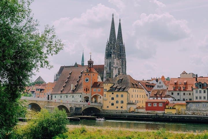 Prague to Munich Private Transfer with 2 hours of Sightseeing