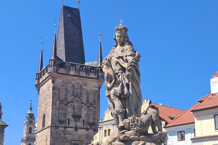 Complete Prague Tour in Spanish with Food and Boat