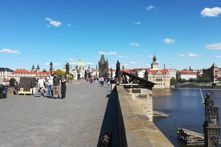 Complete Prague Tour in Spanish with Food and Boat