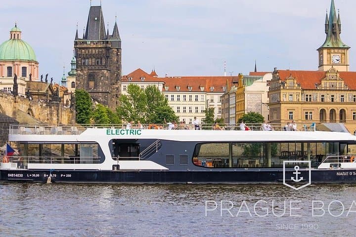 Complete Prague Tour in Spanish with Food and Boat
