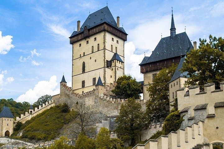 Prague to Munich Private Transfer with 2 hours of Sightseeing