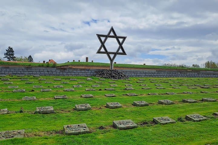 Jewish Cemetery in Terezín