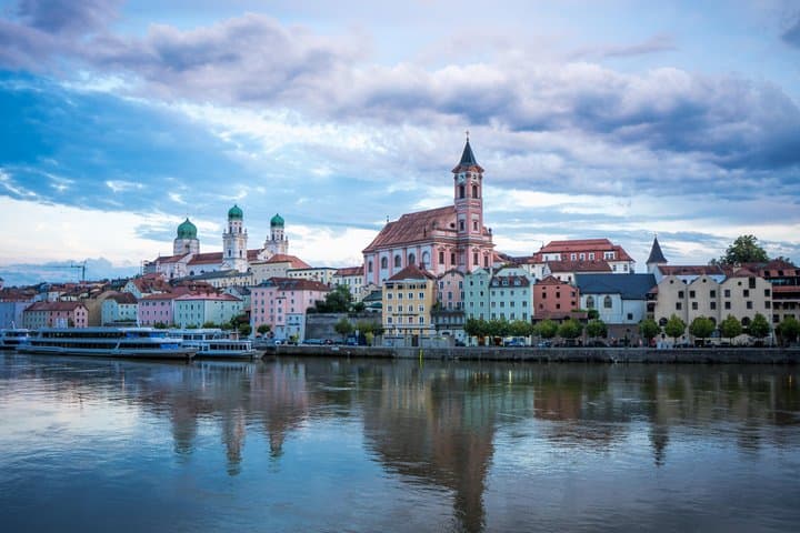 Prague to Vilshofen Private Transfer 2 Hours of Sightseeing