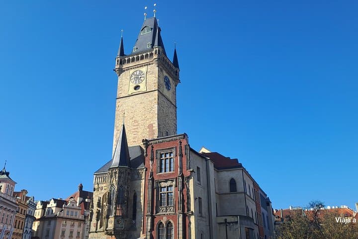 Prague Essentials Tour in Spanish in Small Group