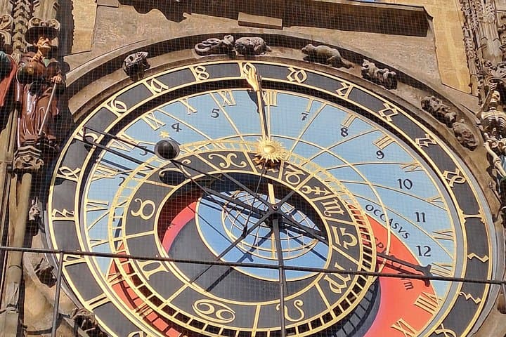 Prague Essentials Tour in Spanish in Small Group