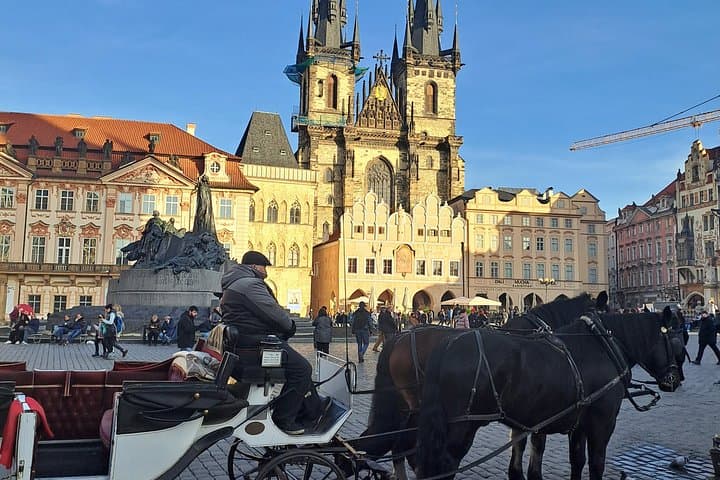 Prague Essentials Tour in Spanish in Small Group