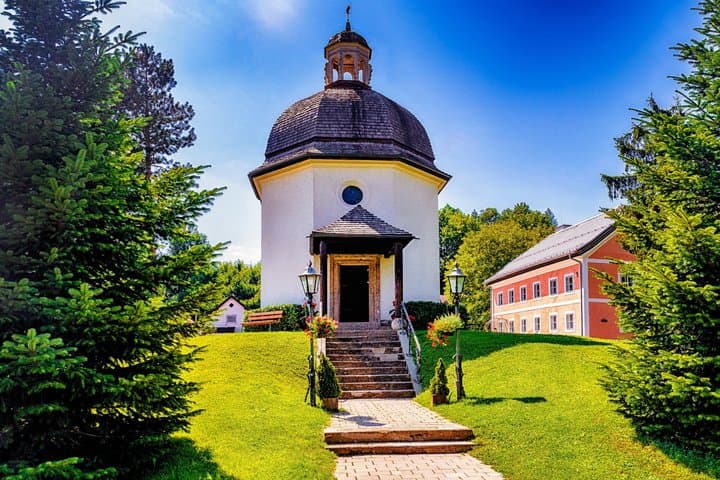 Prague to Salzburg Private Transfer with Sightseeing