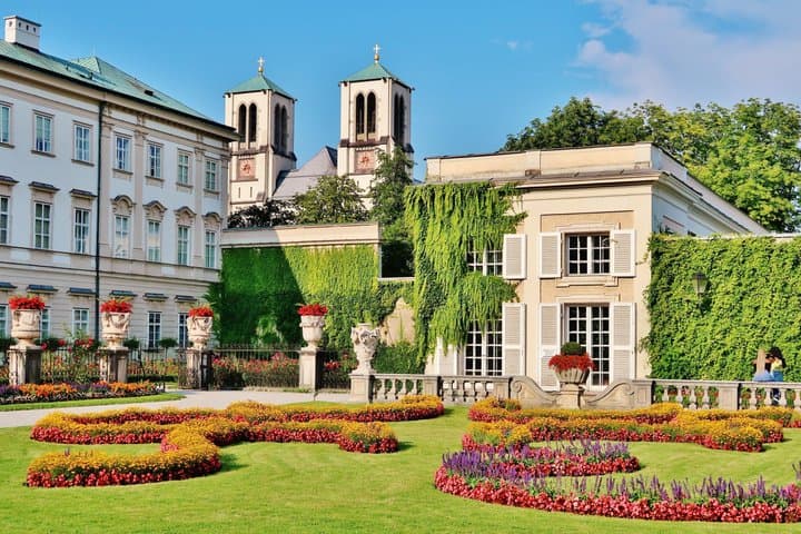 Prague to Salzburg Private Transfer with Sightseeing