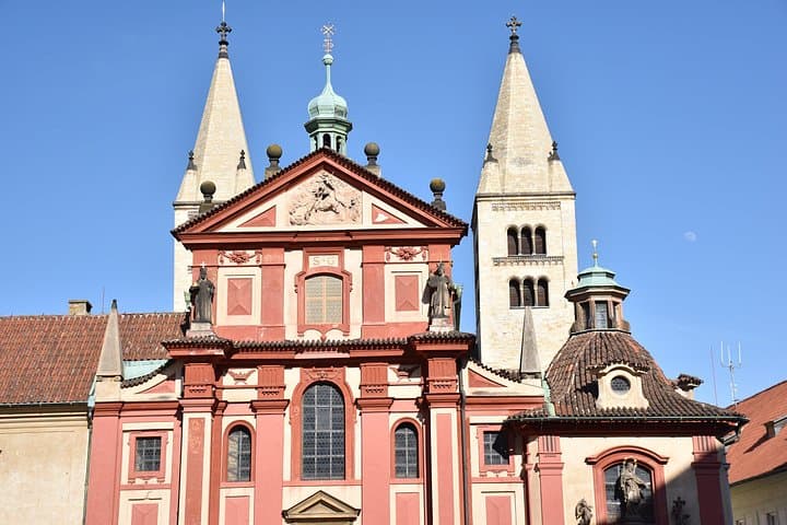 Prague Castle: Exterior Walking Tour: Its Story Is on the Outside