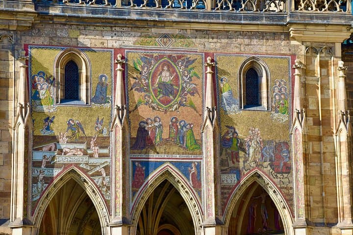 Prague Castle: Exterior Walking Tour: Its Story Is on the Outside