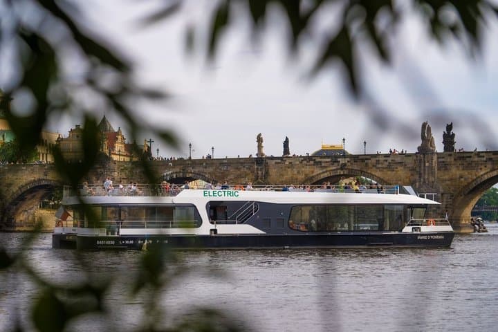 Prague Sightseeing Cruise: 50-Minute River Experience