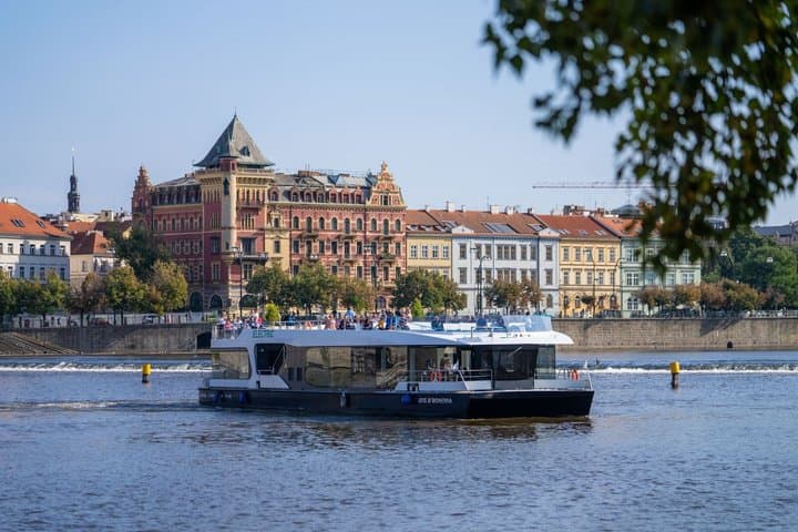 Prague Sightseeing Cruise: 50-Minute River Experience