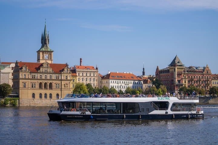Prague Sightseeing Cruise: 50-Minute River Experience