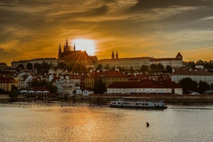 Prague Sightseeing Cruise: 50-Minute River Experience