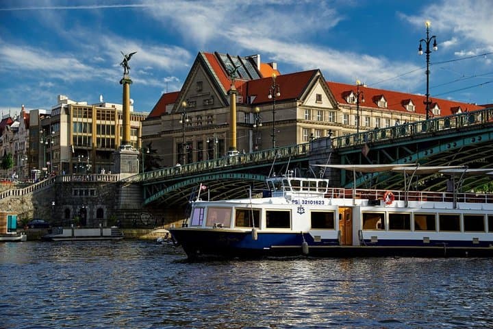 Prague Sightseeing Cruise: 50-Minute River Experience