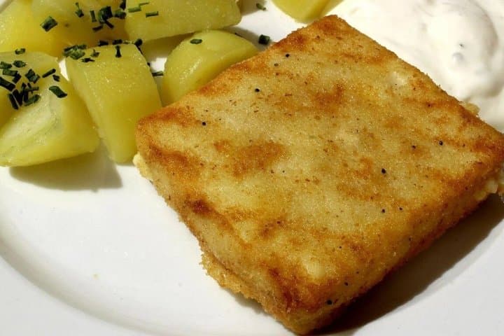 Prague Guided Historical Pub Tour with Local Food and Beer