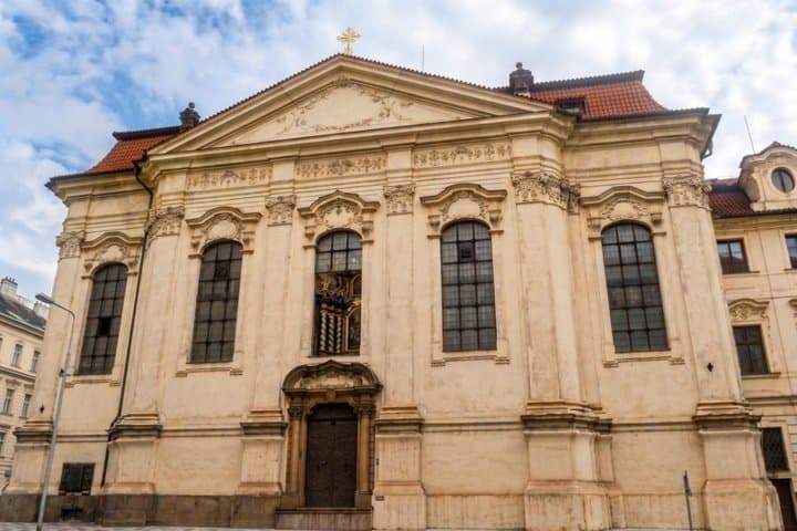 Prague Heroes World War II Audio Guide and Transport Pass